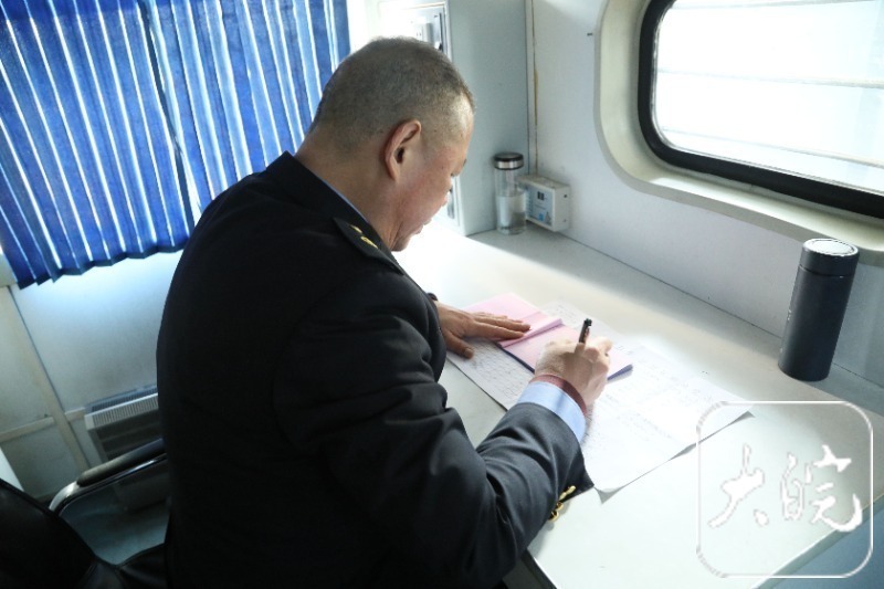 春运中的安徽列车行李员守护无声旅客安全到站23年