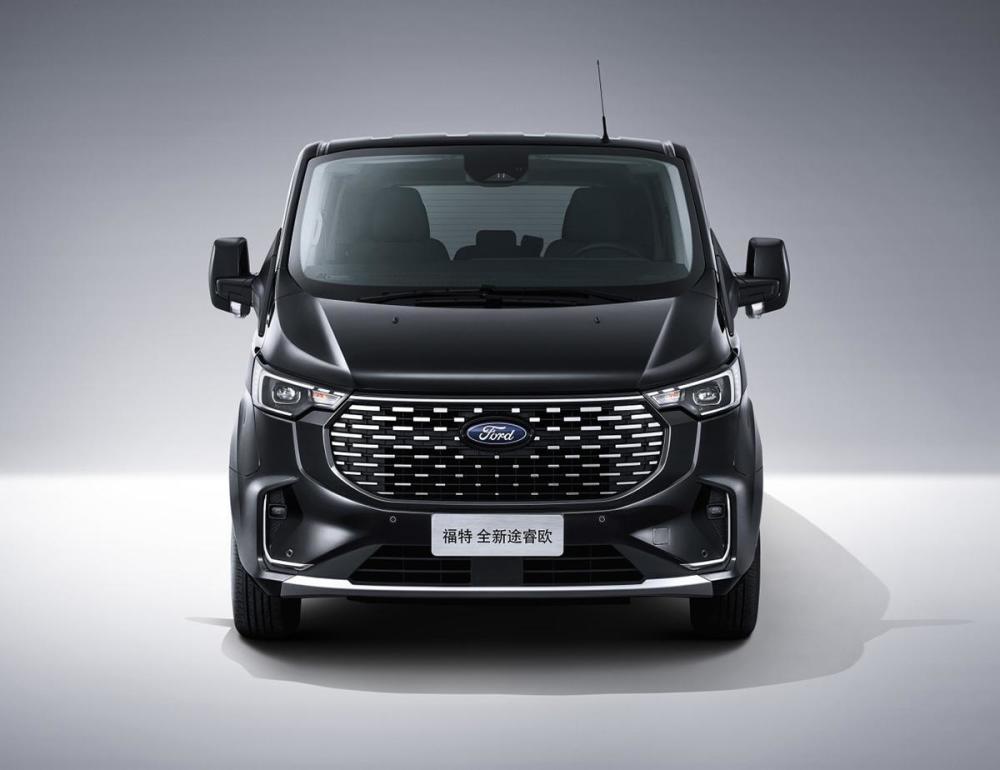 新款福特途睿欧正式上市换装新前脸7座侧滑门搭载20t动力