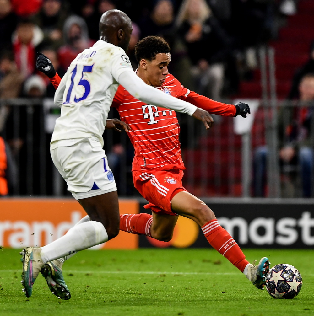 (外代二线)足球——欧冠联赛:拜仁晋级八强_腾讯新闻