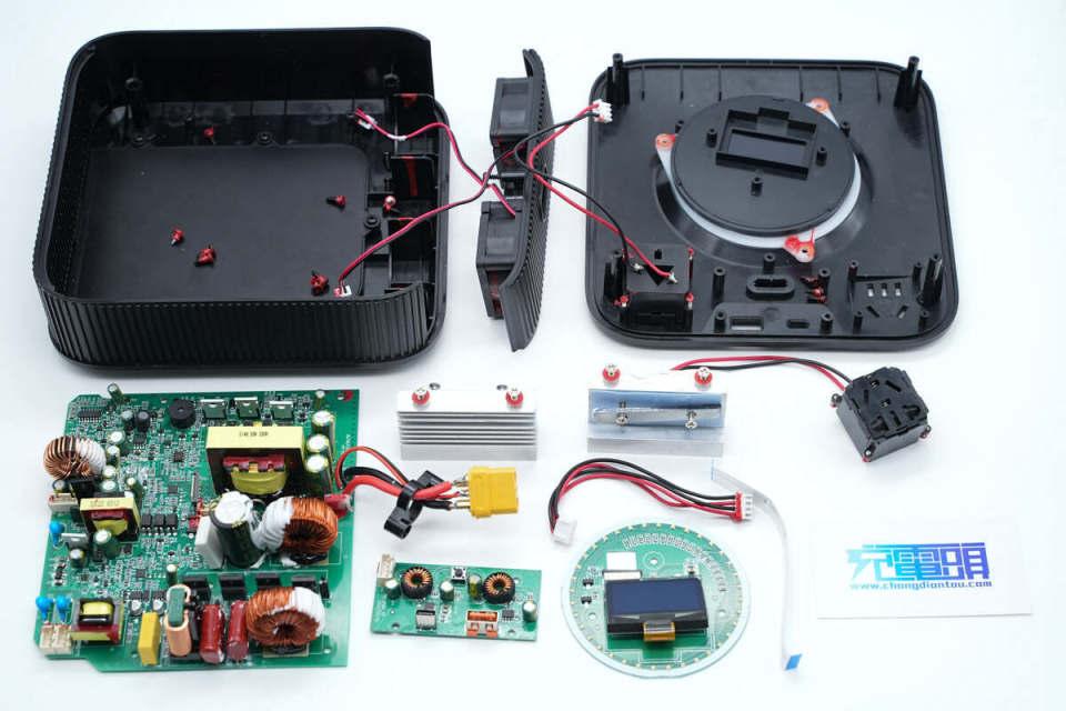 满足无人机和小设备使用,小牛电动300w锂电池纯正弦波逆变器拆解