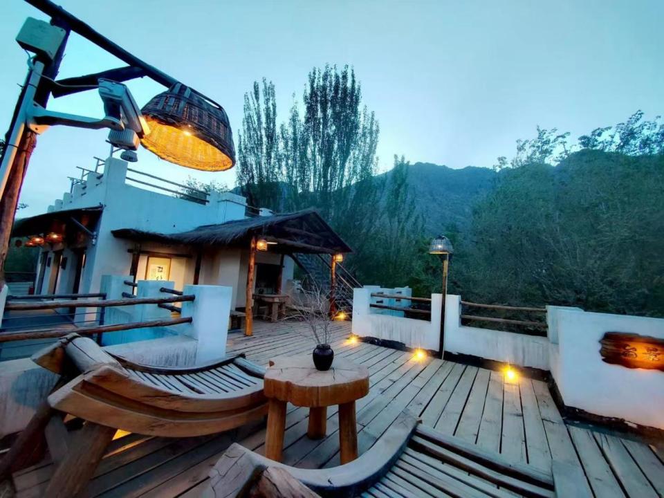 贺兰山岩画古村古树林民宿被评为2023年全国乙级旅游民宿