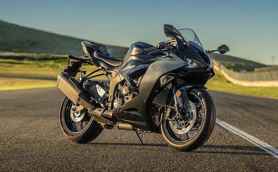川崎新款zx-6r标准版售价11,299美元,abs版售价12,299美元,zx-6r krt