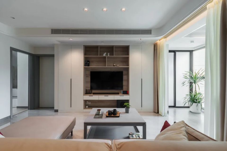 客厅的电视柜,买成品柜,还是定制?