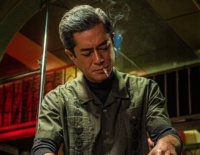 近几年也未曾执导过一部电影,他也早已从票房之王的位置上退了下来