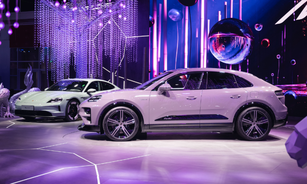 车和cla级概念车在国内迎来首发亮相,纯电迈巴赫eqs也迎来正式上市