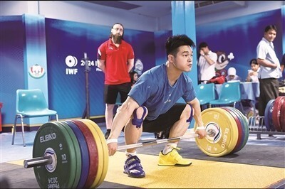 普吉第一课中国举重队全面演练