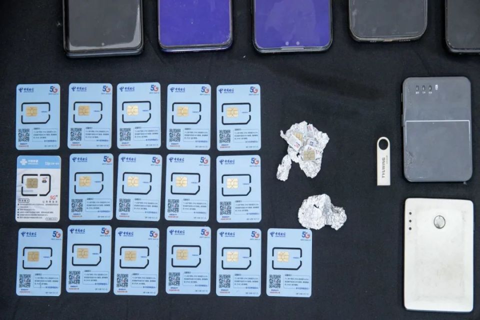 专案组民警对涉案手机卡溯源后,发现大量手机卡分别通过伽师县的两家