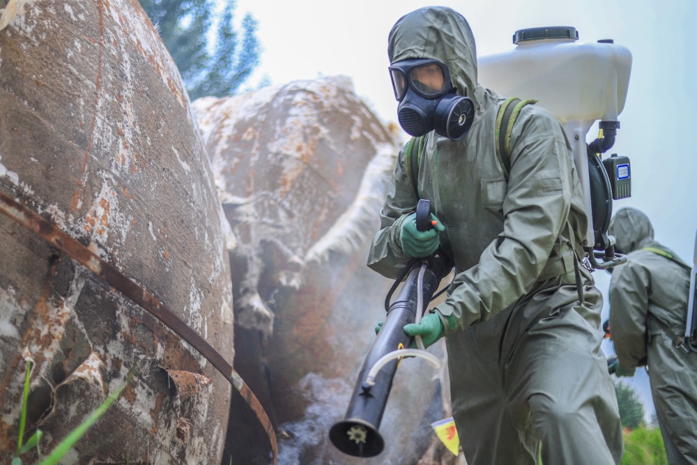 看现场防化兵多课目应急演练