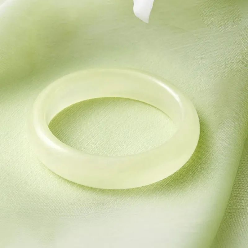 清透水润,细腻淡雅的白玉手镯,竟然不到200元拿下了?