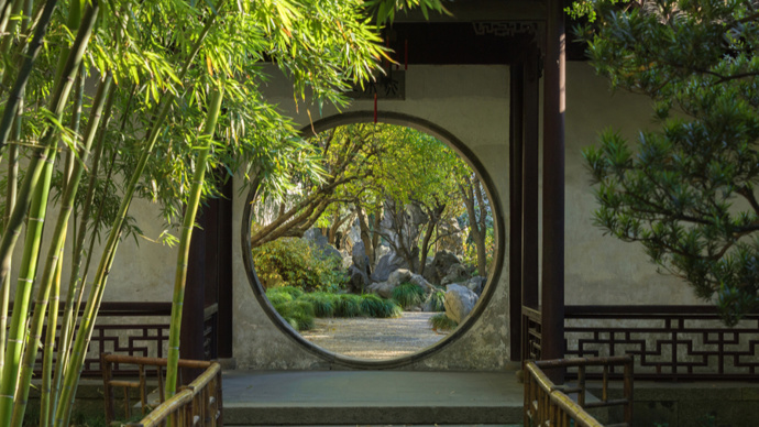 刘士林在这三个人的指引下走进江南文化的庭院深处