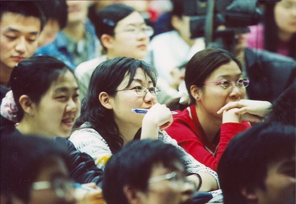 一起成长着,在微信群里,我和姚立成为了价值投资者;在线下,我和张育浩