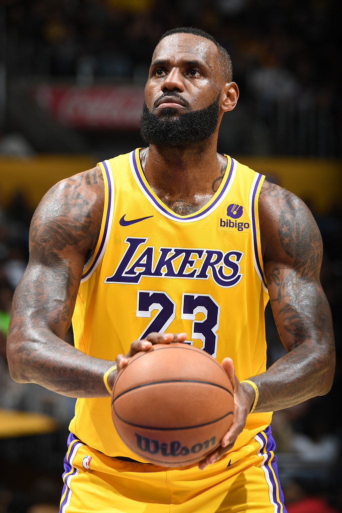 詹姆斯爆砍3149距4万分只差9分湖人加时险胜浓眉40144