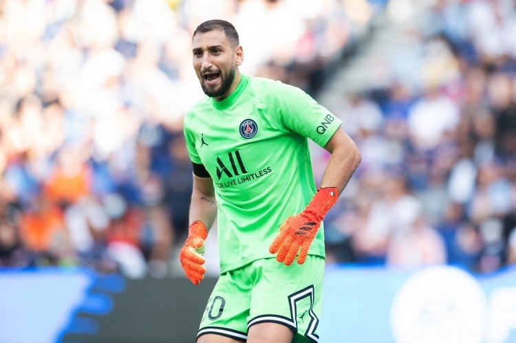 塞萨尔第3个丢球多纳鲁马本该出击西多夫队友没有守在门柱旁