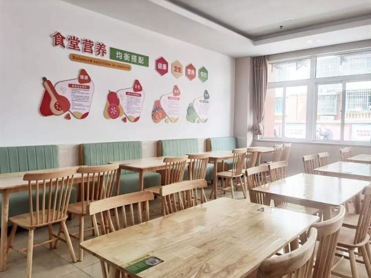 叶榭社区食堂开放试营业推出适合老年人的套餐