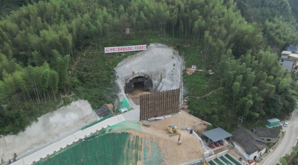 止于浙江省丽水市遂昌县妙高街道东峰村朱家自然村东南侧,是衢丽铁路