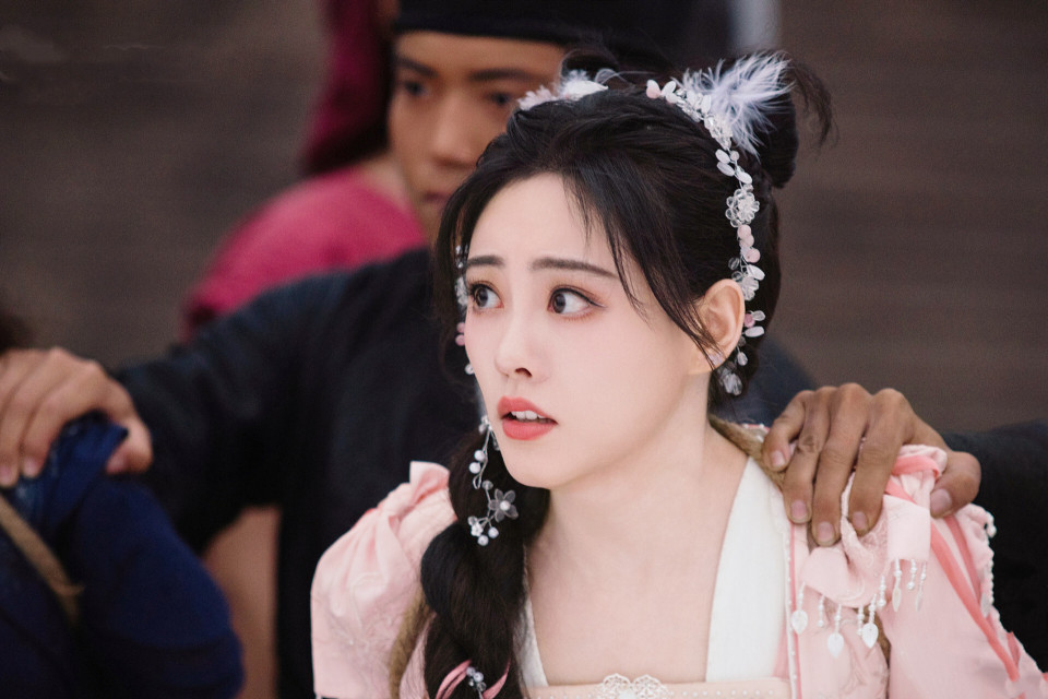 《了不起的曹萱萱》：阿姐也来“穿书”了，祝绪丹翟潇闻首次合作_腾讯新闻