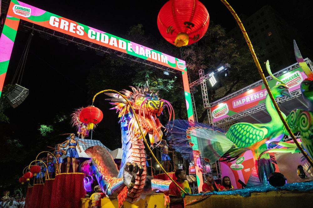 巴西桑巴舞校致敬中国龙年_腾讯新闻