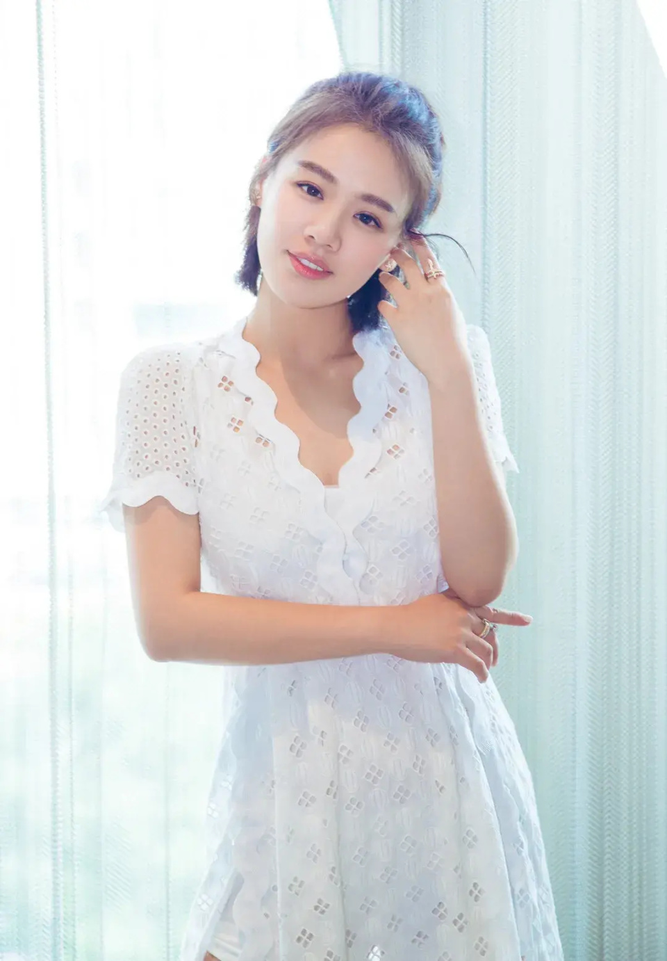 马思纯又胖回去?手臂粗壮小肚子凸起明显,网友:这是又怀孕了?