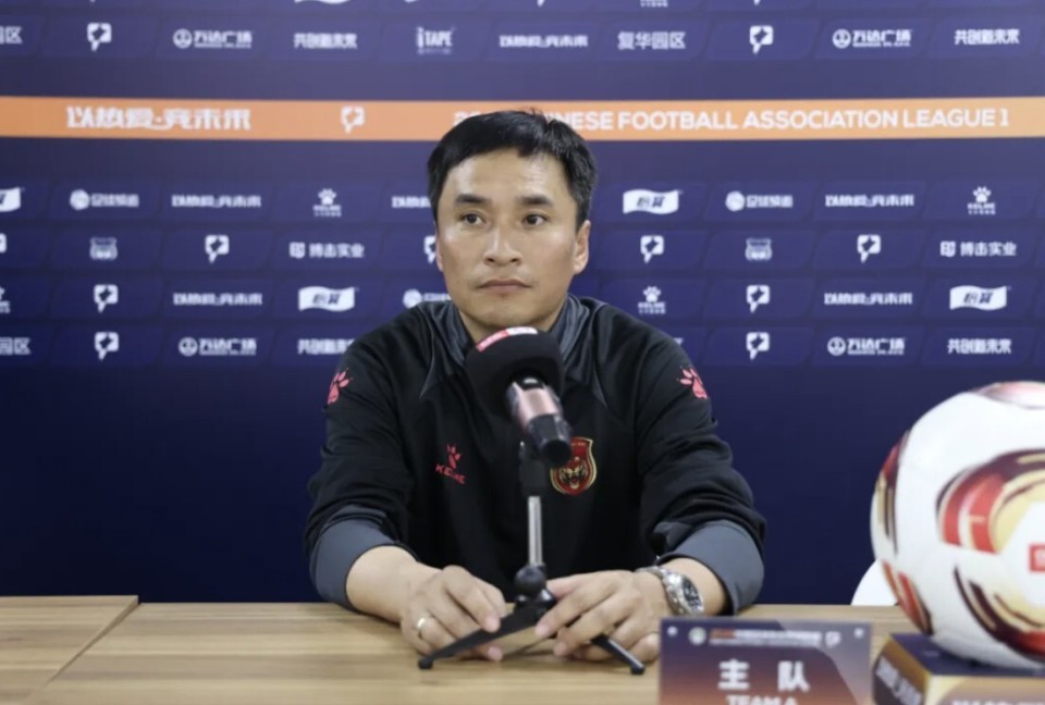 球员在场上的努力,时间的射门未能攻破球门很可惜,运气稍稍欠缺了一些