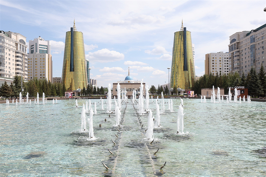 哈萨克斯坦努尔苏丹建筑充满特色