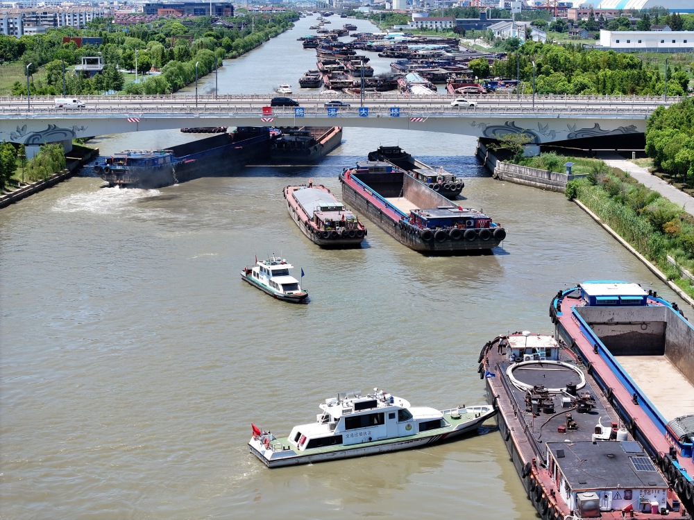 京杭运河苏州北段"大堵船",目前积压船舶放行完毕