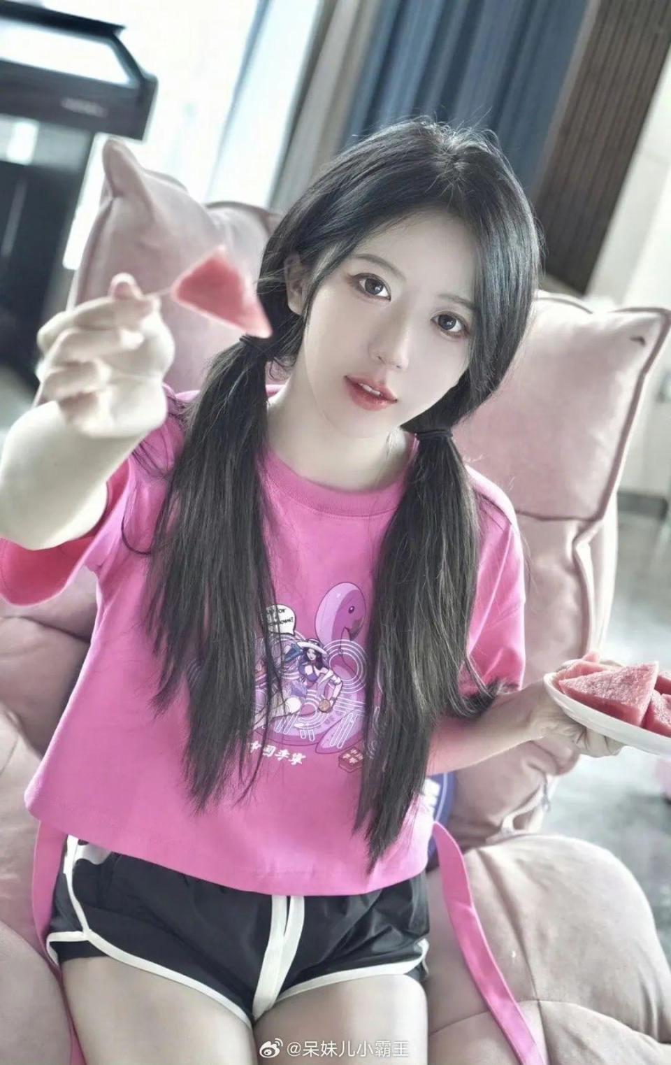 女主播呆妹儿称自己不想结婚,原因竟然是怕被榨干,引发网友热议!