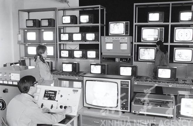 前新华社摄影记者杨溥涛去世,他拍下鲁迅迁葬虹口公园的画面