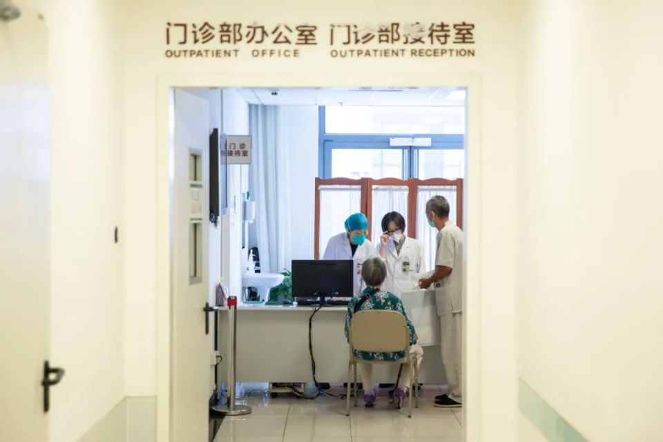 北京大學(xué)第三醫(yī)院北京協(xié)和醫(yī)院、全程透明收費(fèi)代掛專家號(hào)，減少患者等待就醫(yī)的時(shí)間的簡(jiǎn)單介紹