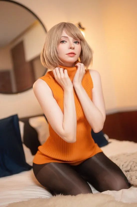 《生化危机4:重制版》艾什莉体模新cos:黑丝美腿亮眼-腾讯新闻