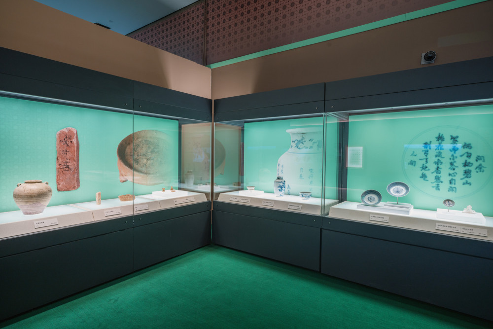 中国国家博物馆供图安溪窑青花百寿纹瓷盘.