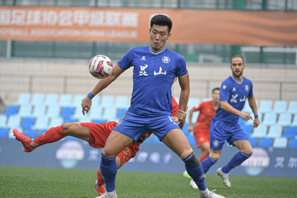 中国男足最苦之人-冯伯元！2年2次联赛夺冠遭遇2队解散_腾讯新闻