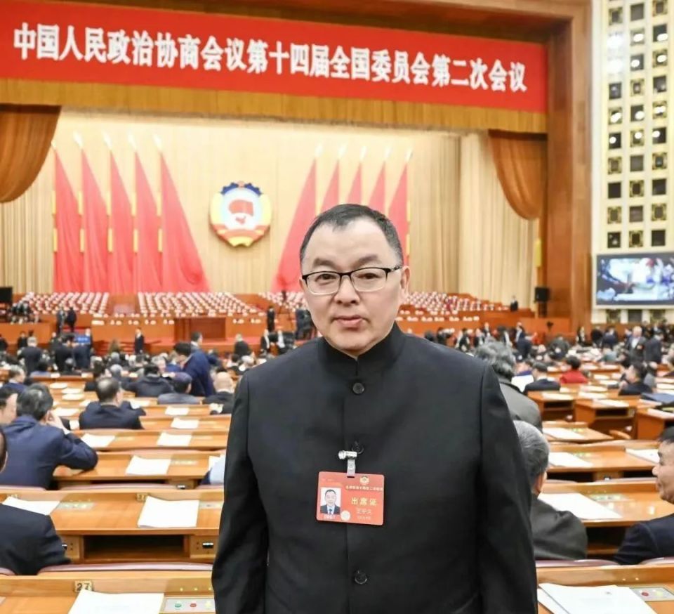 王平久委员构建中国电影大数据体系用人工智能技术助力电影强国建设