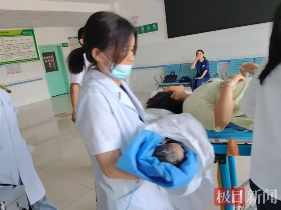 腹痛就医竟被诊断怀孕，一小时后李女士顺利