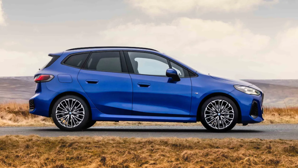 时尚感有明显提升,全新宝马2系多功能旅行车实车图