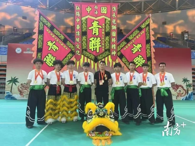 佛山市西樵青联醒狮团.