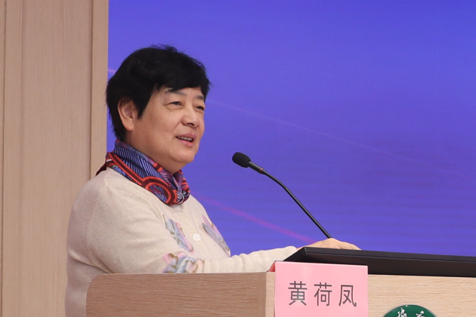 黄荷凤院士表示,林巧稚大夫在中国把"生孩子"转变成为"妇产科学",这是