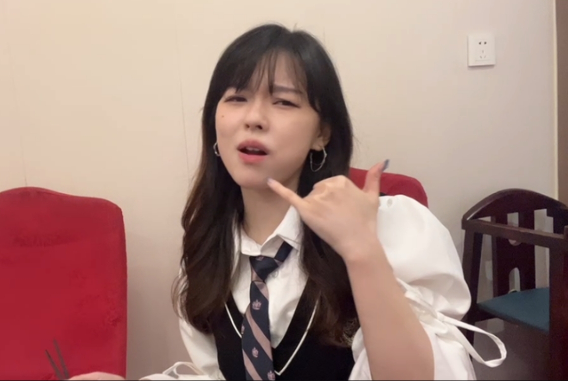 沫子直播谈早年遭遇被男子入室抢劫要20万还要劫色还拍了照