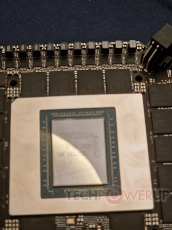 RTX 5090公版拆解来了 核心巨大_腾讯新闻