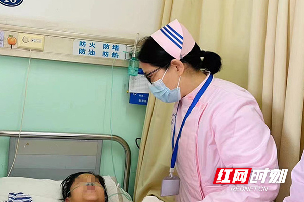 李月娥,59岁,中共党员,主任护师,硕士研究生导师,株洲市灾害护理主任