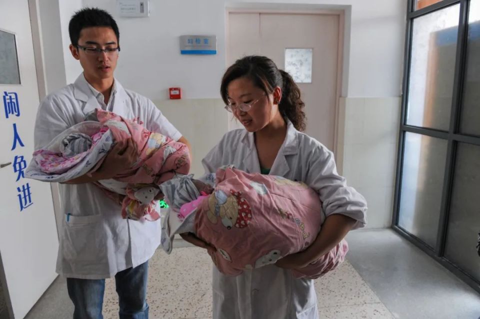 60岁生双胞胎,盛海琳晚年遭双重打击,爆料称丈夫是非正常死亡 ,法院已