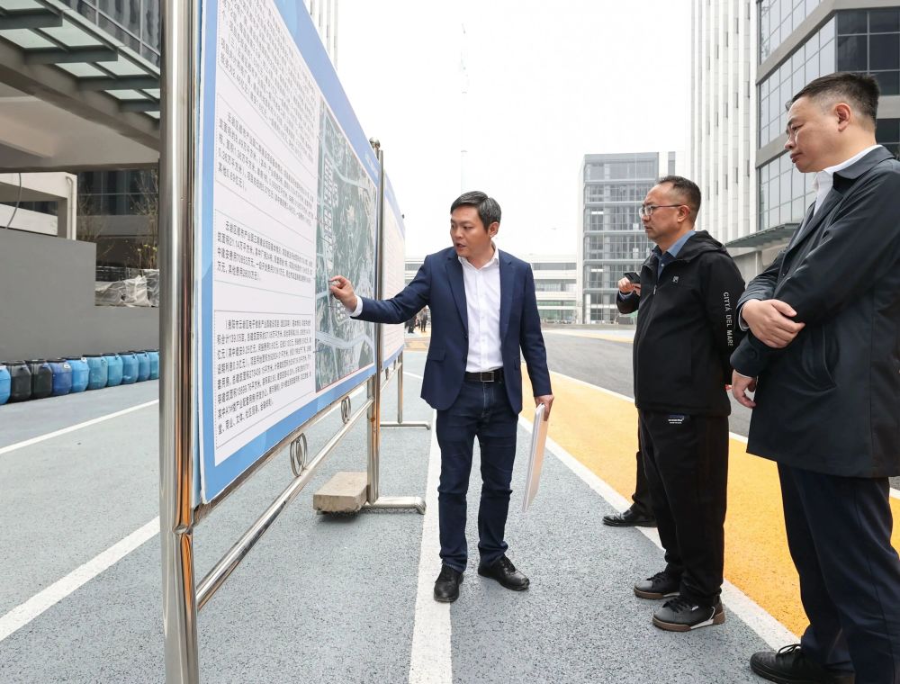 云岩区委书记王启云带队调研三马都市产业园区