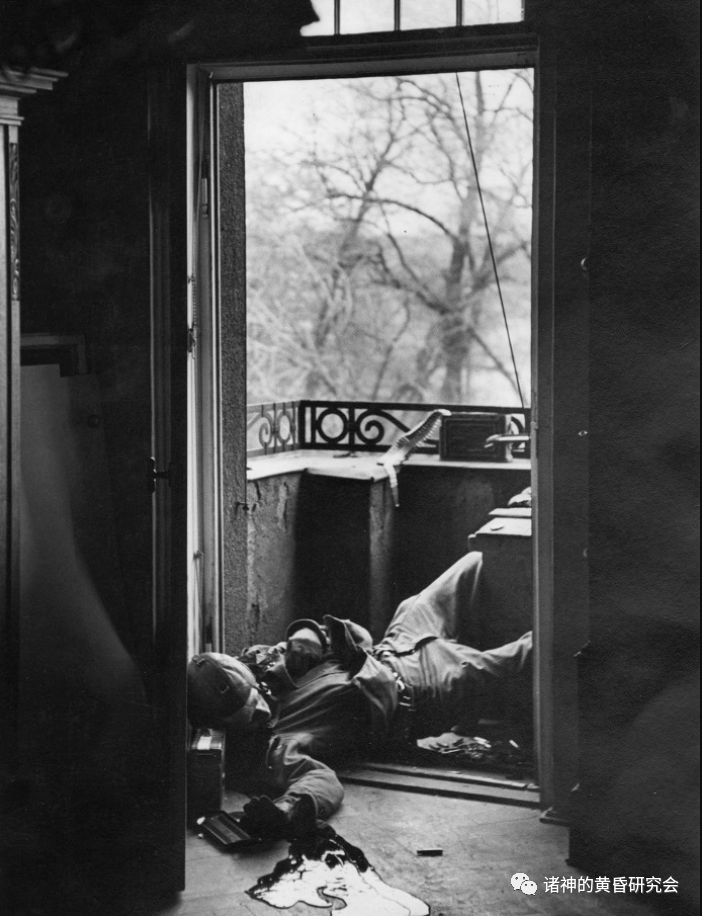 镜头背后的故事:揭秘大师罗伯特·卡帕的旷世名作