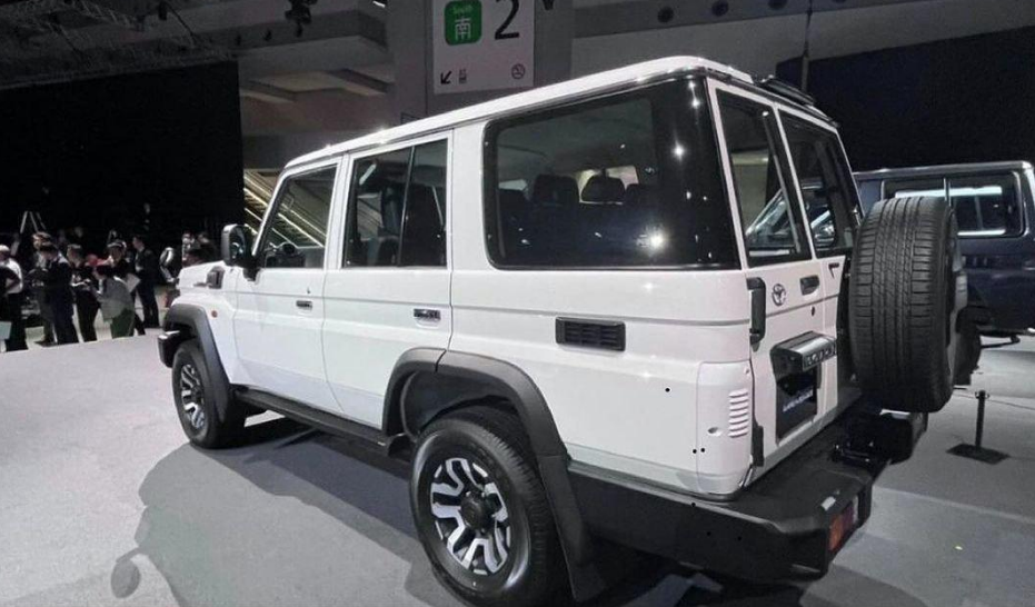 2025款"丰田lc70"进港实拍,约合人民币37万,配2.8t柴油机!