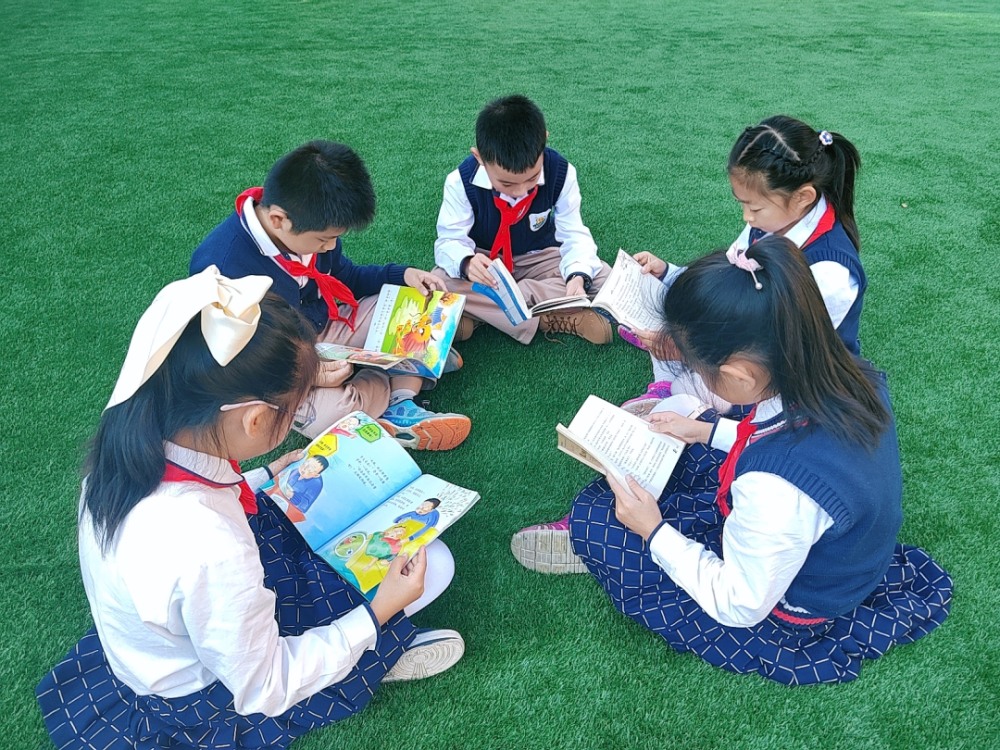 五华校园开学第一天的"龘"开方式