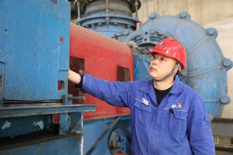 内蒙古自治区最美职工沈建军创造平凡岗位的不平凡