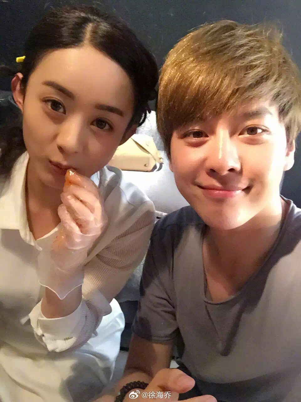 徐海乔晒与赵丽颖的合照为其庆生,是谁又梦回小骨和朗哥哥了