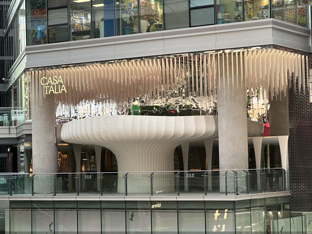 近日,有消费者在社交平台上发布动态称,"tiago北京陆续关店,未事先