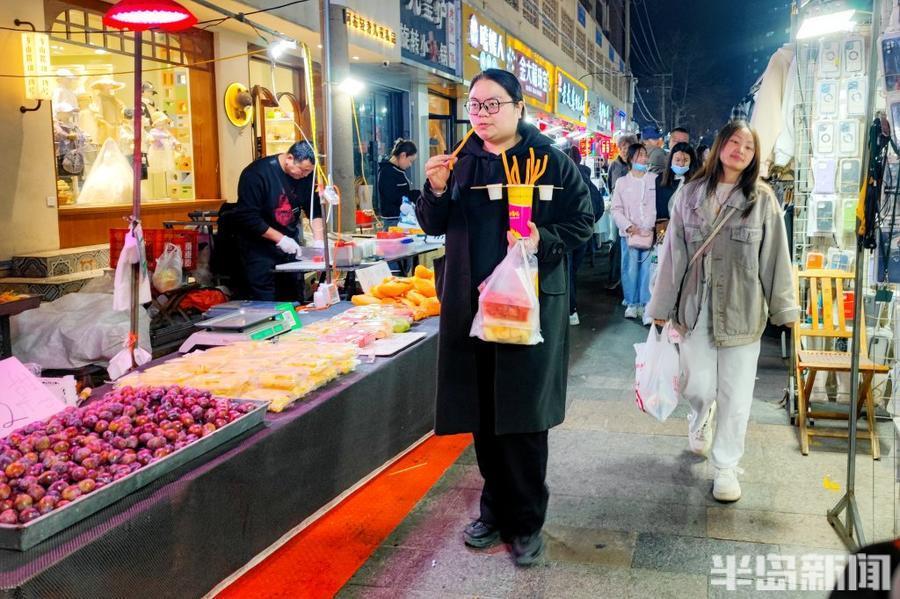 夜市休闲乘兴而归