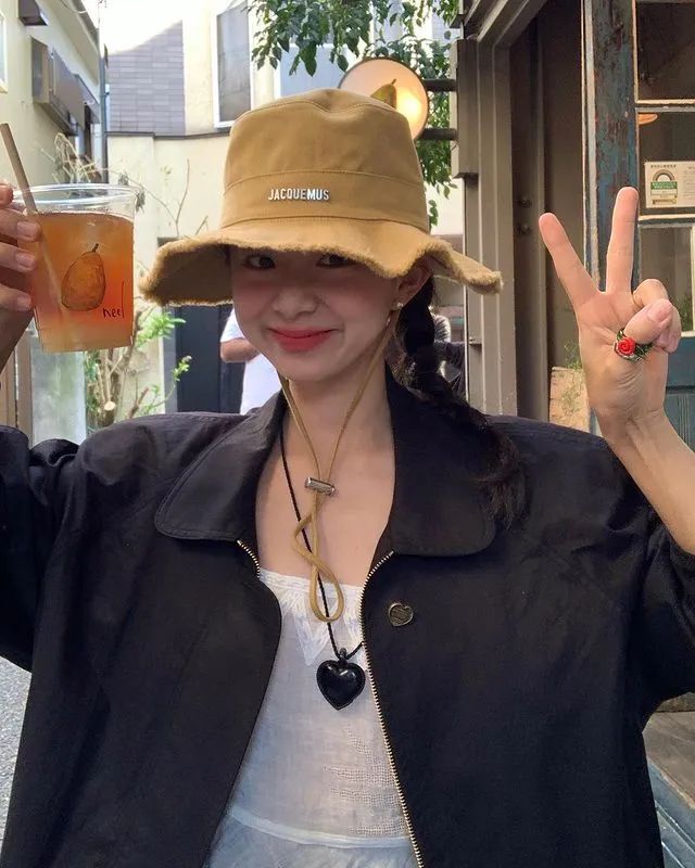 同样受明星和博主青睐,成立至今已有13年,有着让人可信赖的专业和审美