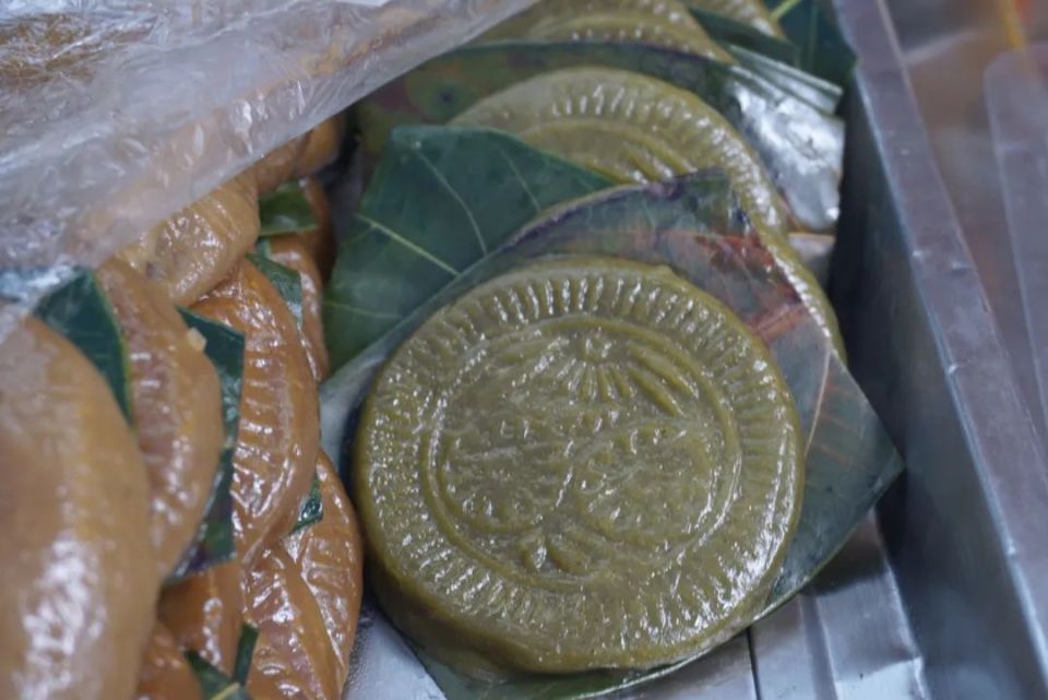 这款深受阳江市民喜爱的艾草糕点美味兼具营养价值可咸可甜,老少皆宜